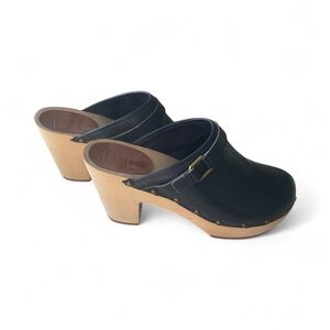 Gap leather clogs Navy